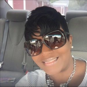 Meet your Posher, Toshia